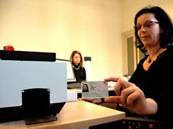 Carta d’identit&agrave; elettronica Costa tanto e non serve a nulla