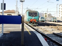 Treno fermo per guasto Disagi per i pendolari