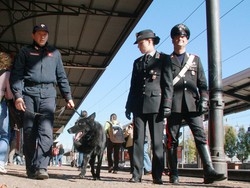 Molestie a 13enne sul treno Arrestati due rumeni