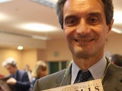 Immigrazione, agli stati generali fischiato il sindaco Fontana