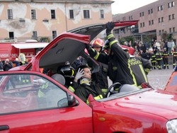 Vigili del fuoco, festa pirotecnica in piazza Repubblica per S. Barbara