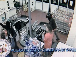 Rapina al supermercato In arresto due ventenni