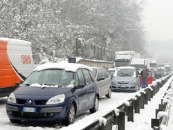 E’ arrivata la prima neve E in&nbsp;citt&agrave; si rivede il caos
