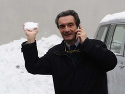 Una giornata sotto la neve e lo shopping si raffredda
