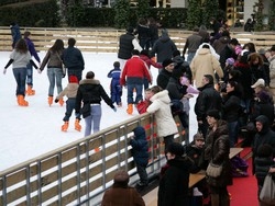 Vandali contro la pista E natale senza pattini