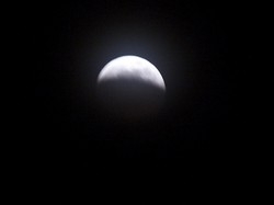 Nella notte di San Silvestro arriva un’eclissi di luna