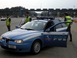 Agenti sulle barricate contro i 150 in Autolaghi