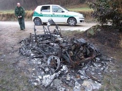 Auto in fiamme Ed &egrave; un giallo