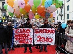 Mille palloncini in cielo E un saluto ai monellini
