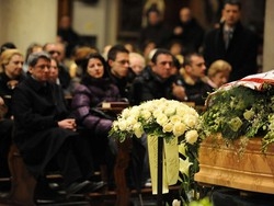 Martina, ai funerali l’addio dei tifosi varesini