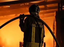 Busto, denunciato il piromane che avvisava le sue vittime