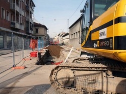 Busto, via Magenta ostaggio delle ruspe Il grido d’allarme dei negozianti