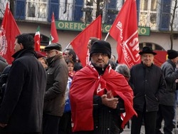 Varese, l’angoscia in piazza Cgil: “Sciopero riuscito”