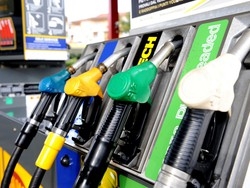 Benzina, nuovo salasso La verde sfiora 1,40