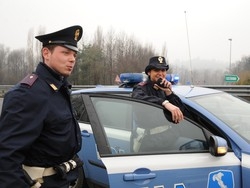 Furto fuori dal super In azione con un bimbo