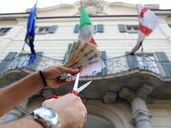 Ogni anno 126mila euro in fotocopie L’assessore: “Tagliare non si pu&ograve;”