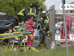 Schianto in zona industriale Due giovani morti, uno grave