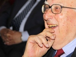 Luino abbraccia il maestro Camilleri