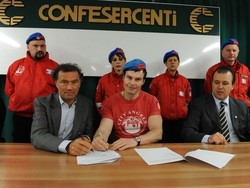City Angels in negozio per aiutare donne e nonni