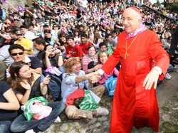 Cardinale al Sacro Monte con seimila ragazzini
