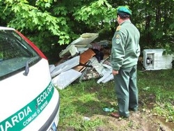 Scarica monnezza abusiva Ora deve pagare e pulire