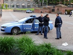 Accoltellato in piazza Due italiani in manette