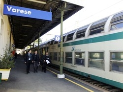 Treni sempre pi&ugrave; lenti e sporchi Beffati i pendolari per Milano