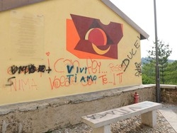 “Viva il Duce e il fascismo” A Varese murale rovinato