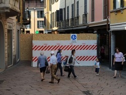 Varese, spunta un muro Il Corso tagliato a met&agrave;