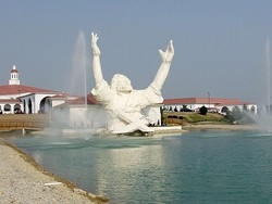 Un fulmine non rispetta la fede Incenerita statua di Ges&ugrave;