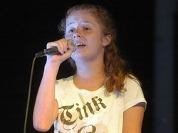 Busto si fa in… cantare anche da una bambina