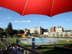 Busto, regno della notte con il bar della “spiaggia”
