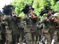 Dopo gli alpini ecco i bersaglieri Weekend d’arte, musica e buon cibo