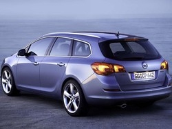 Opel: in autunno l’Astra familiare