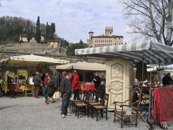 Gli appuntamenti di domenica 4 Costa Mezzate: antiquariato in cascina