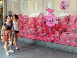 Meglio il mare dei saldi L’afa frena gli acquisti
