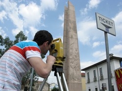 Busto, e se il monumento fosse una meridiana?