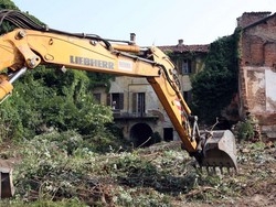 Busto, ruspe al lavoro in piazza Vittorio Emanuele