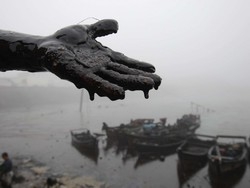 Cina, la “marea nera” avanza La macchia su 430 Km quadrati