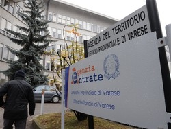 Varese, resta in carcere il funzionario del Fisco
