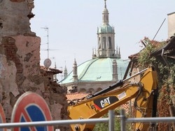 Busto, tra le macerie speranze e ricordi