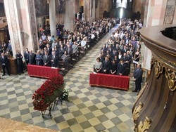 Centinaia di persone per l’addio a Ferrario