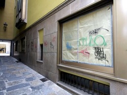Varese sfregiata dai graffiti “Ecco le scritte pi&ugrave; brutte”