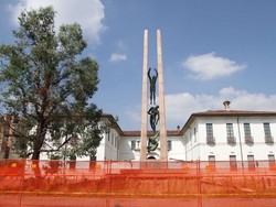 Busto, segnali di lavori attorno al monumento