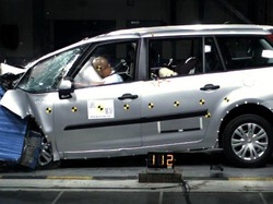 Cambia la sicurezza in auto Pi&ugrave; pericolosi i sedili posteriori