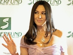 Un libro su Monica Bellucci &laquo;Sono come una pera matura&raquo;