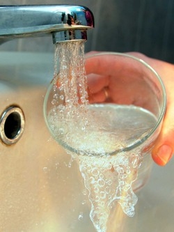 Acqua di falda inquinata Vietato bere. Anzi, no