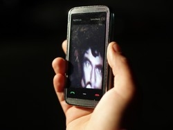 Manda 120 sms al giorno? Giovane a rischio sesso e droghe