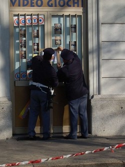 Busto, sui binari la rabbia E la polizia chiude il bar