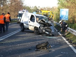 Frontale sulla bretella: 2 gravi Citt&agrave; paralizzata nel pomeriggio